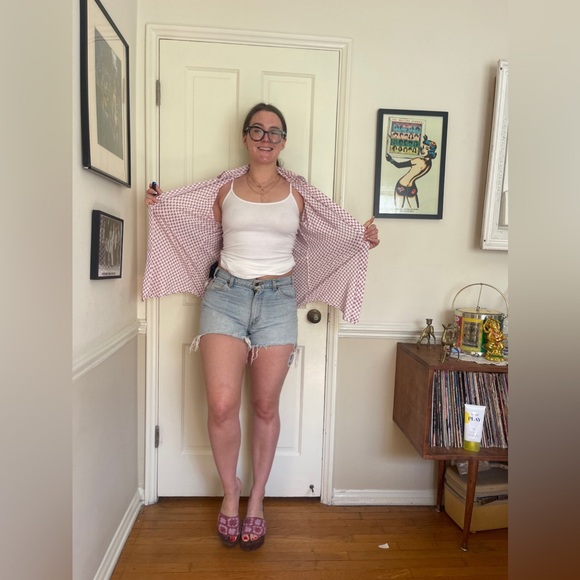 80s Vintage Light Wash Levi’s Cut off Jean Shorts - Picture 2 of 9